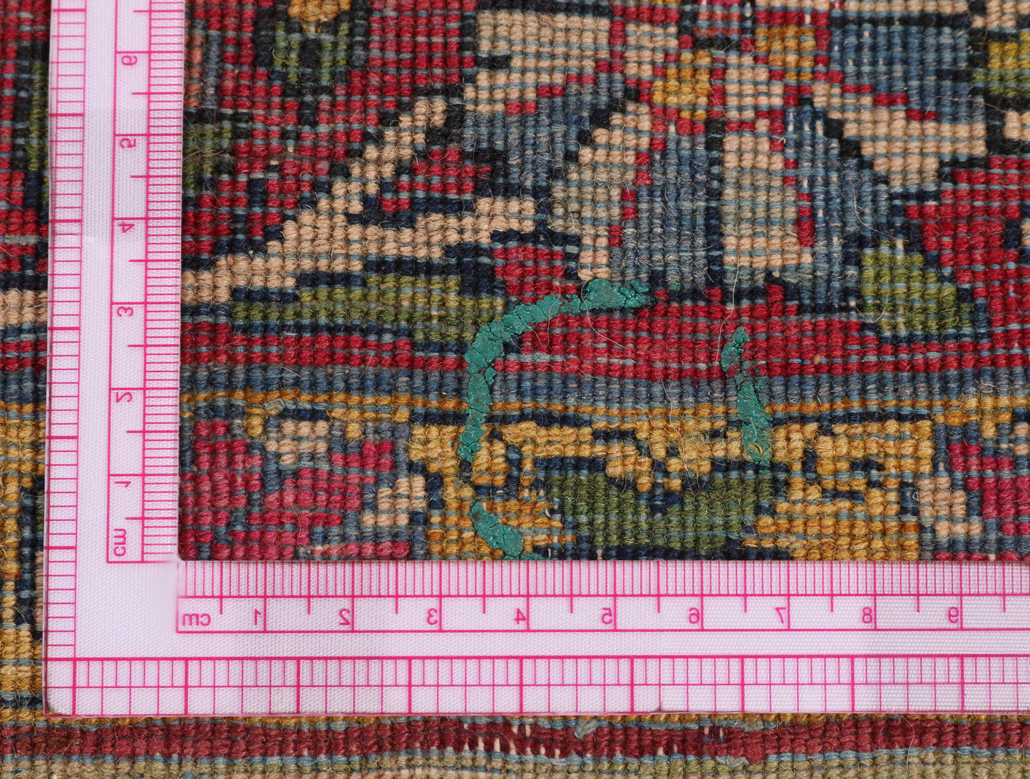Close-up shot showing the authentic hand-knotted weave and density of traditional rug Ref 333448 for professional rental verification.