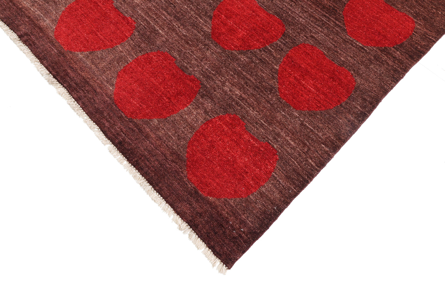 Macro detail of the 100% wool hand-knotted pile and vibrant red heart motif of the 333450 rug.