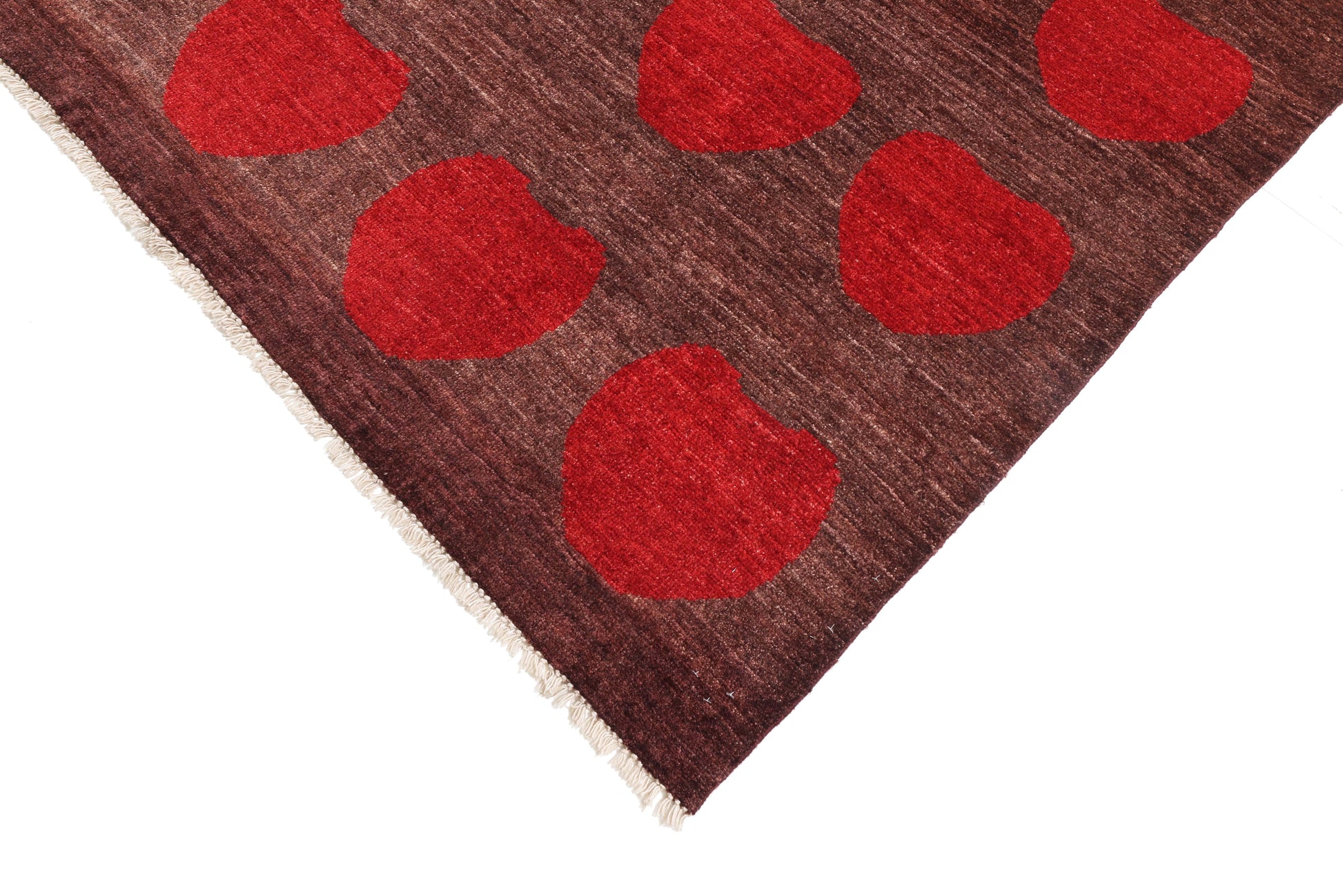 Macro detail of the 100% wool hand-knotted pile and vibrant red heart motif of the 333450 rug.